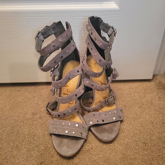 Sandals - Picture 2 of 3